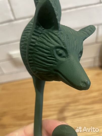 Настенный металлический крючок