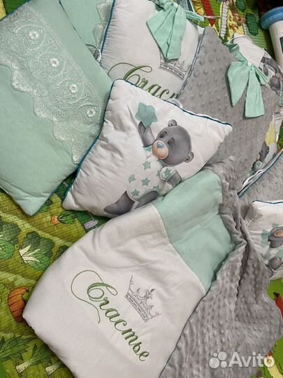 Бортики в детскую кроватку с одеялом