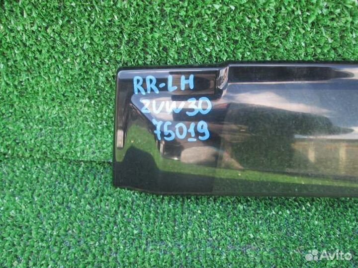 Ветровик задний левый Toyota Prius ZVW30 2ZR-FXE