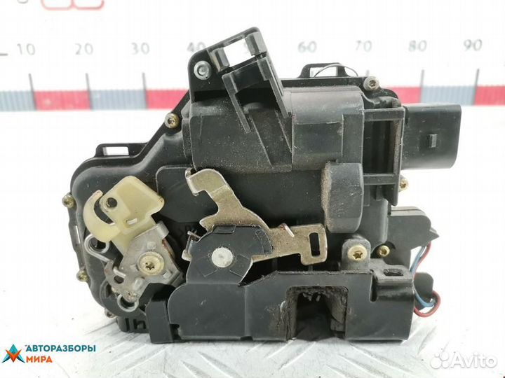 Замок двери передней левой Volkswagen Golf 4 2001