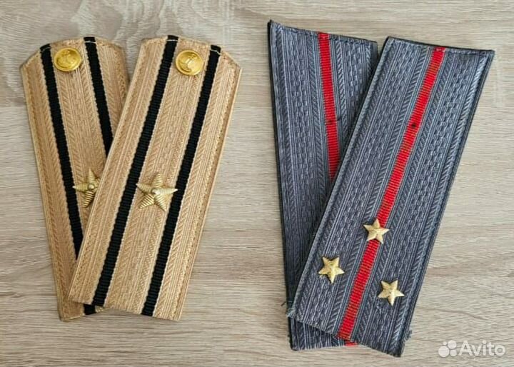 Предметы СССР: фуражка, погоны, пятлицы и т. д