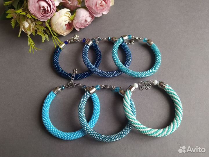 Браслет из чешского бисера