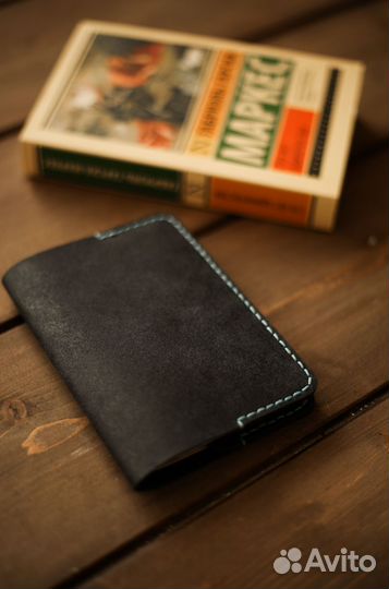 Кожаная обложка на паспорт ручной работы