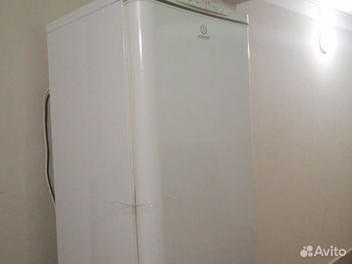 Холодильник Indesit