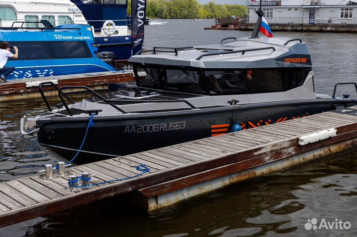 Voyager 800 cabin inboard