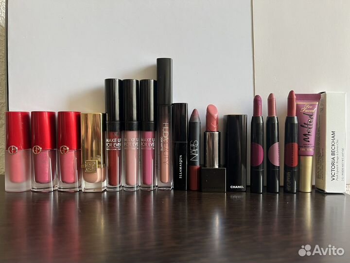 Помада, жидкая помада, блеск для губ