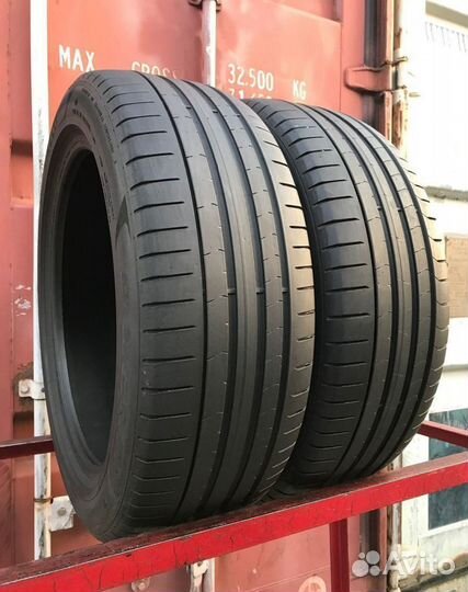 Pirelli P Zero PZ4 225/50 R18 96L