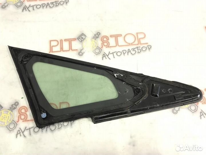 Стекло боковое глухое левое Toyota prius ZVW30 20