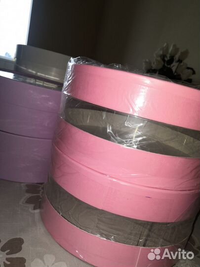 Круглая коробка с окном