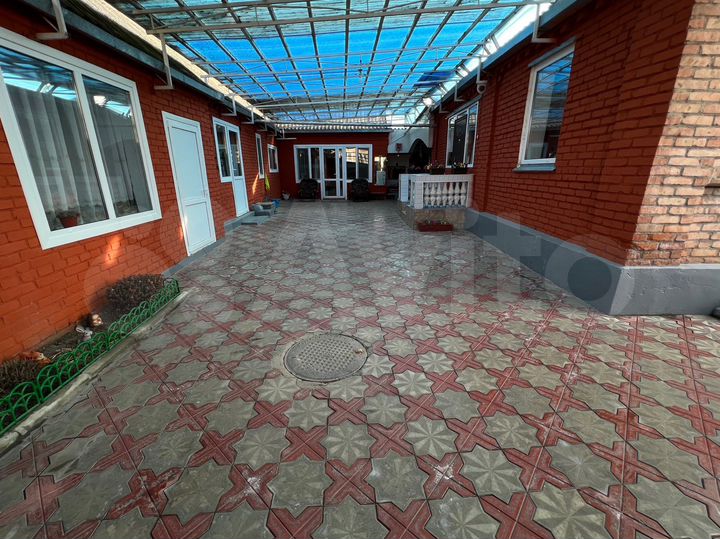 Дом 588 м² на участке 6 сот.