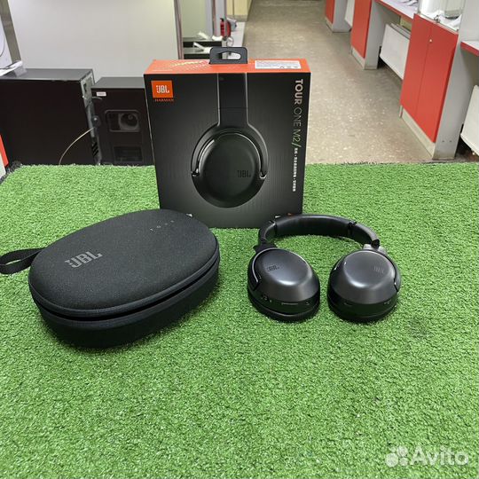 Bluetooth - наушники JBL Tour One M2 (Р)
