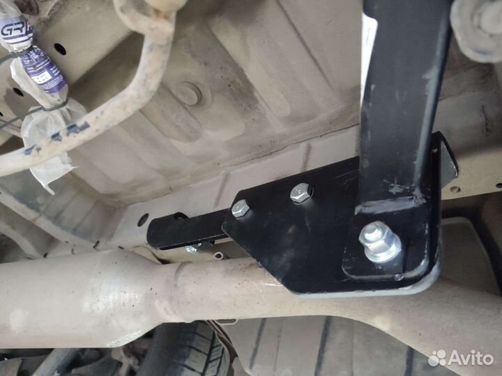 Фаркоп на Тойота Альфард Toyota Alphard 2008-2014г