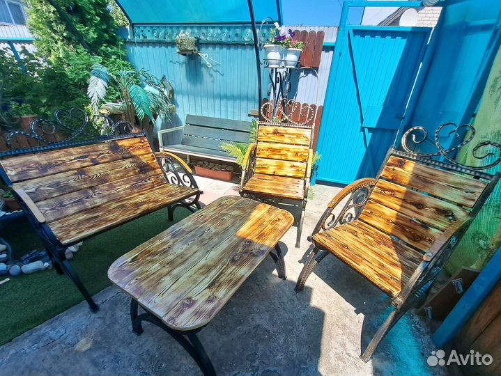 Садовая мебель из дерева и металла