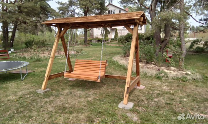 Садовые качели из дерева