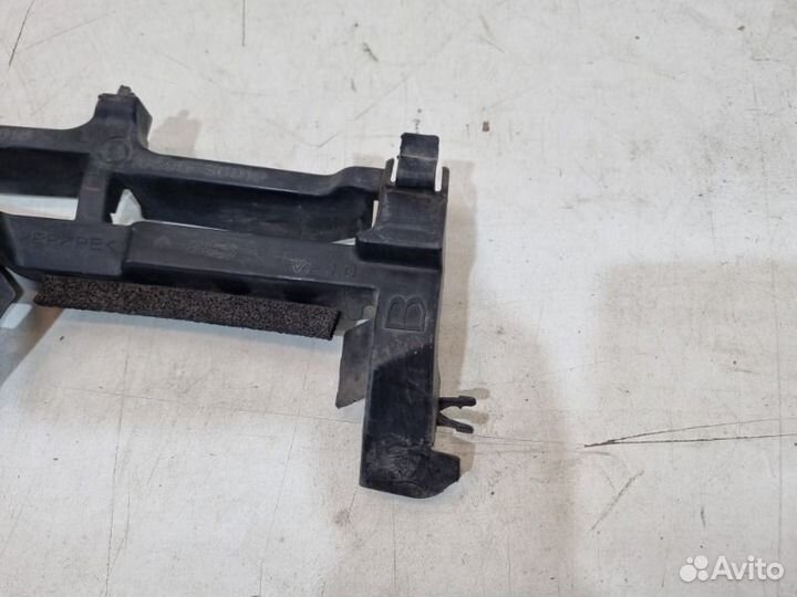 Дефлектор радиатора левый Toyota Rav4 40 2013-2019