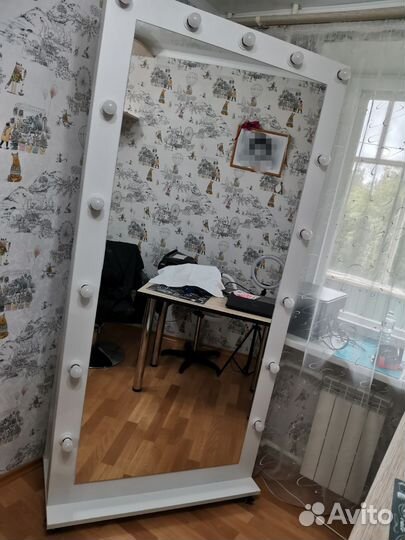 Гримерное зеркало в полный рост