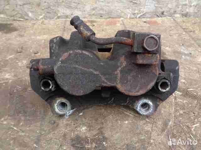 Суппорт передний правый Jeep Grand Cherokee 4 (WK2