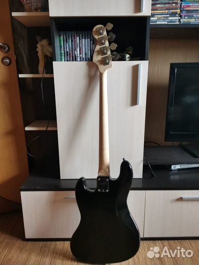 Бас гитара Fender Squier J bass