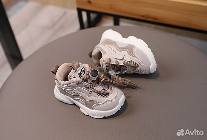 Кроссовки детские 23,24,25 новые