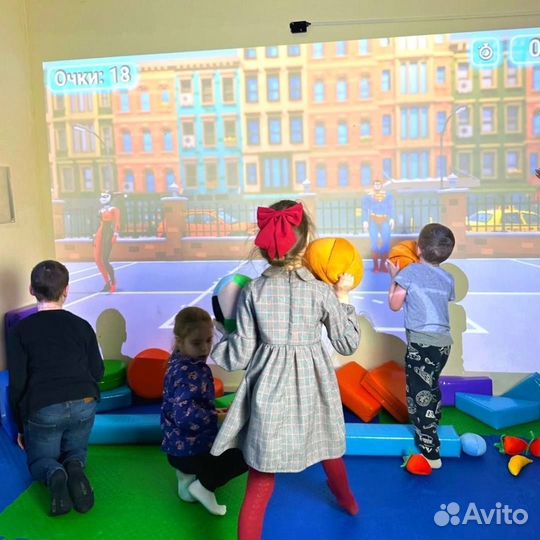 Интерактивная стена 