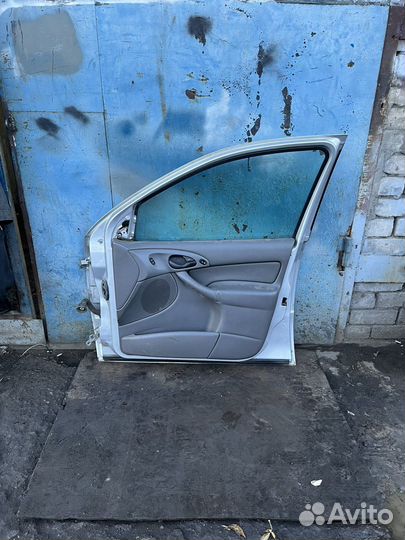 Передняя правая дверь Ford Focus 1 (Форд Фокус 1)