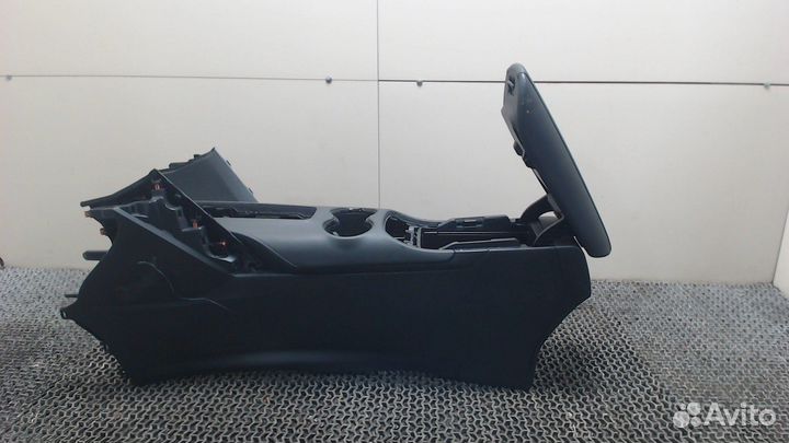 Консоль салона Toyota Venza 2020, 2021