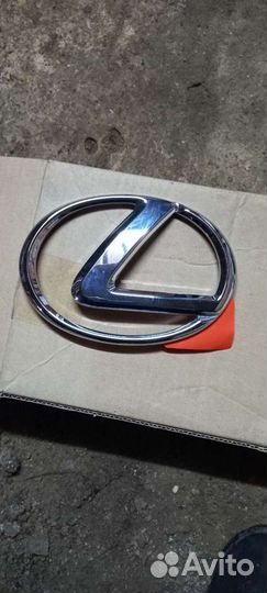 Эмблема lexus