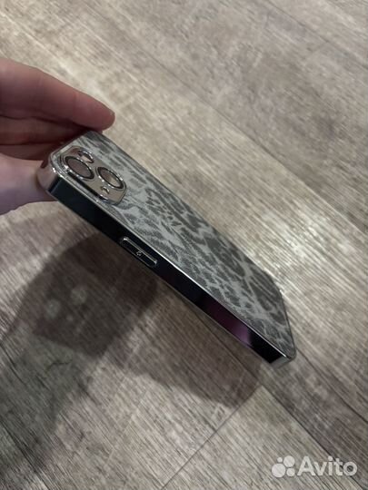 Чехол на iPhone 13