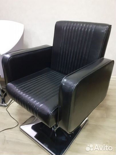 Парикмахерское кресло
