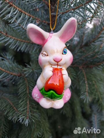 Елочная игрушка Кролик с морковкой