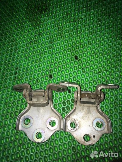 Петля двери передняя левая Chevrolet Lacetti F16D3