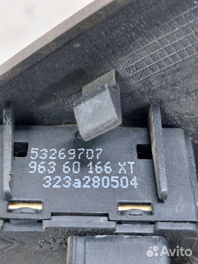 Кнопка стеклоподъемника передняя правая Peugeot