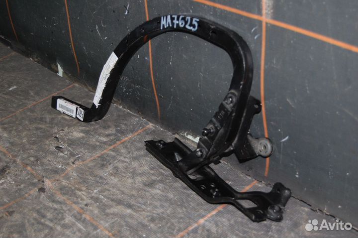 Петля крышки багажника правая - Toyota Camry V70