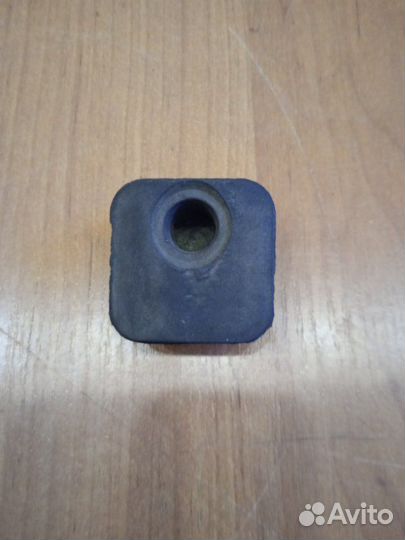 Подушка радиатора (опора) Volkswagen Passat B5