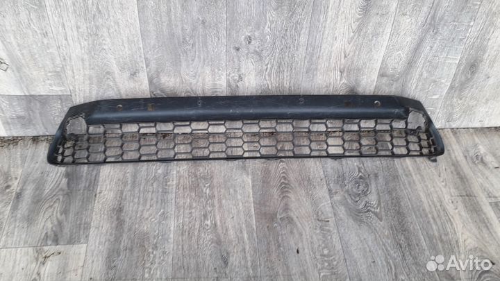 Решетка переднего бампера lexus NX 2015