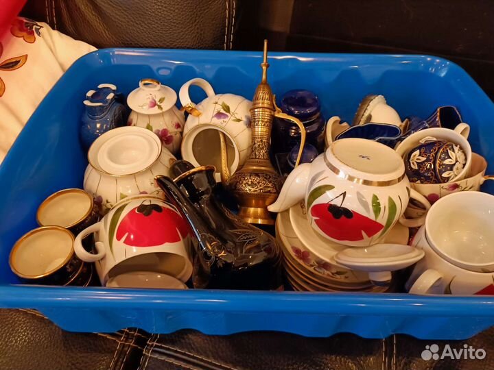 Наборы посуды и сервизы