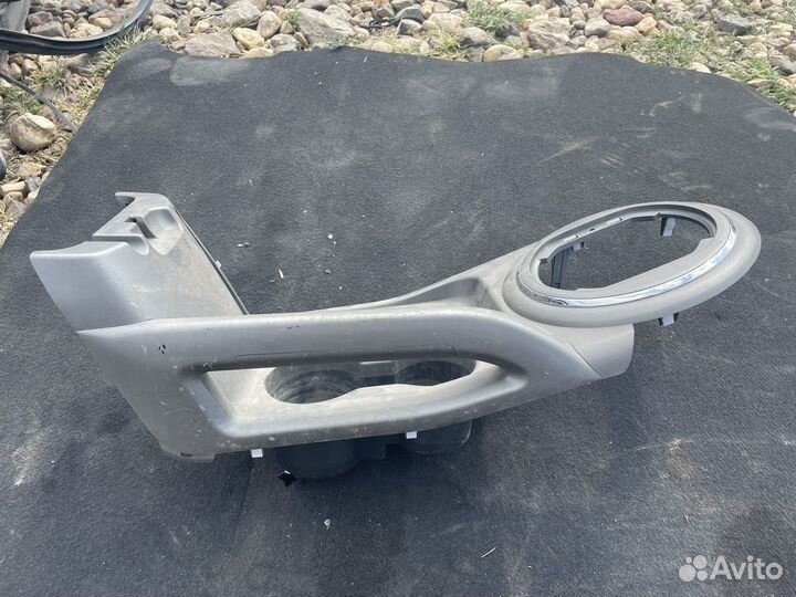 Накладка и подлокотник kia sportage 3