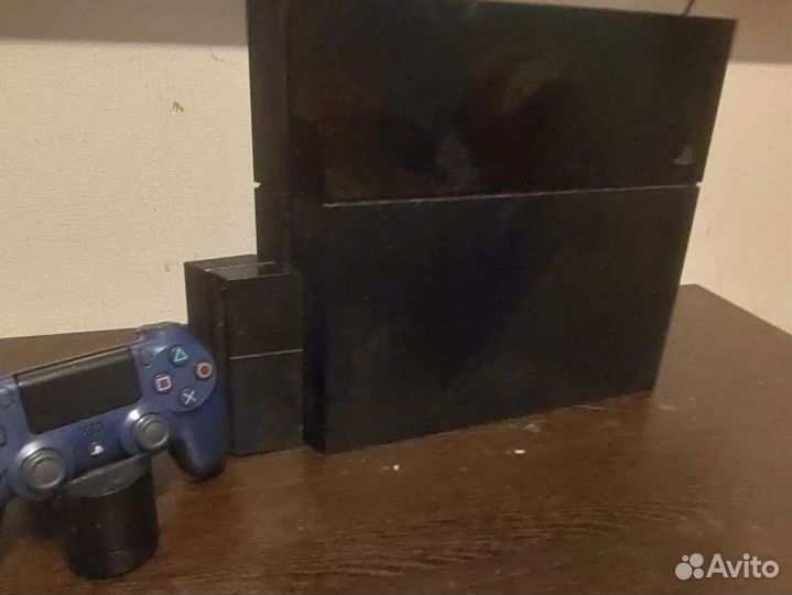 Ps4 fat 500gb + Гемпад+ аксессуары
