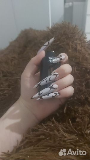 Модель на маникюр