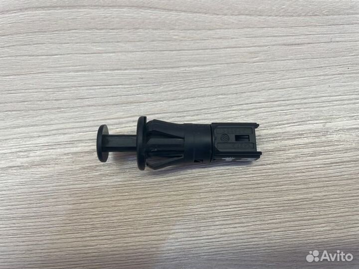 Концевик двери задний Renault Logan