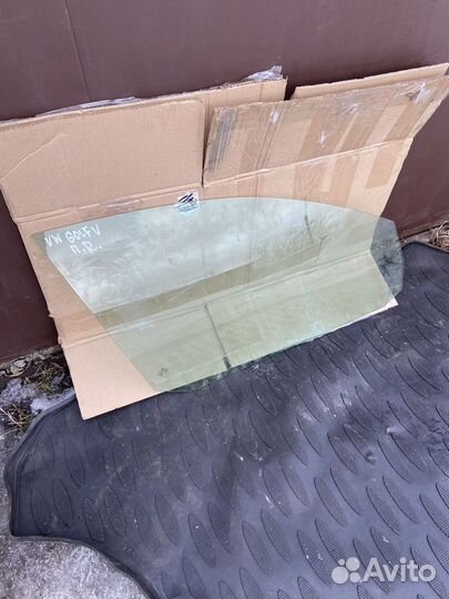 Стекло переднее правое Volkswagen Golf V/Jetta