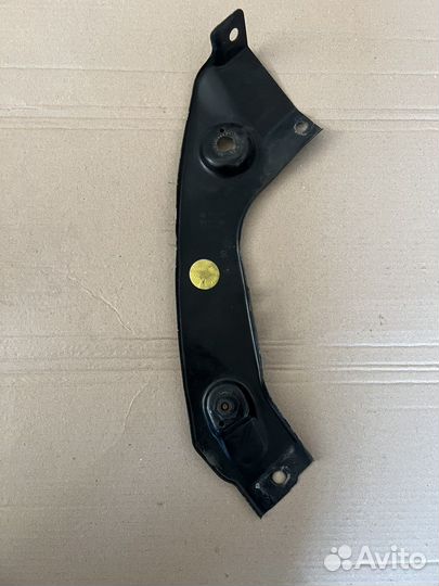 Кронштейн теллевизора правый VW Scirocco