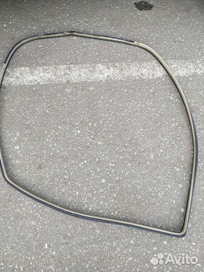 Уплотнитель двери перед левый Лексус рх300 Хариер