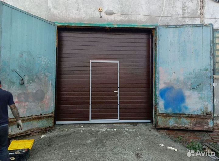 Гаражные ролетные ворота с монтажом