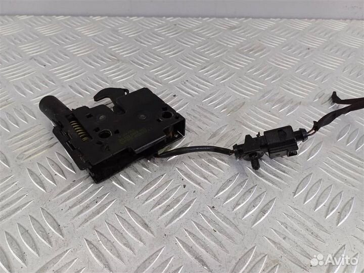 Замок капота Skoda Superb 8V0823509B