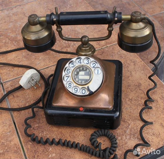 Антикварный телефонный аппарат (телефон )