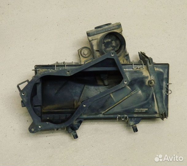 Корпус воздушного фильтра Audi 80 B3