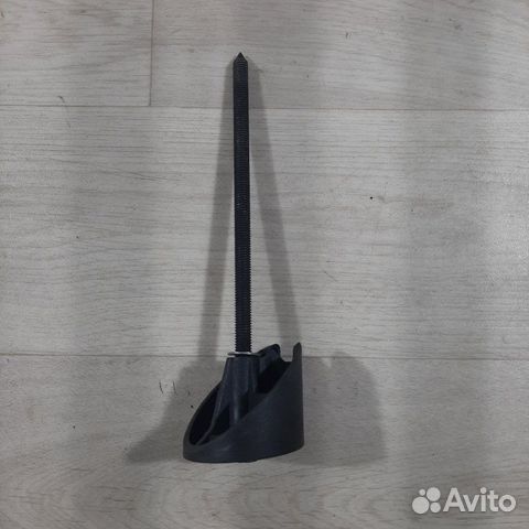 Болт крепления запасного колеса Porsche Cayenne