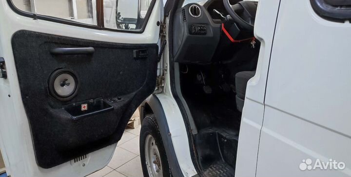 Обшивка двери на Газель