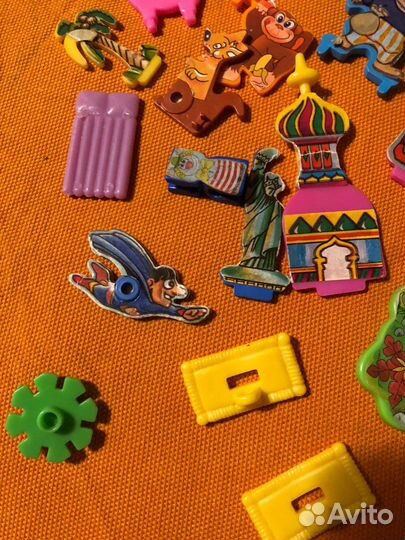 Россыпь плоских коллекций киндер